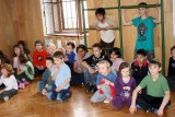 Romské děti z Dobré Vody pozvali plzeňští skauti na Velikonoce do Olomouce