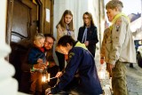 Betlémské světlo rozdávají a roznášejí skauti a skautky v předvánočním čase již 30 let (foto Zuzana Havlínová)